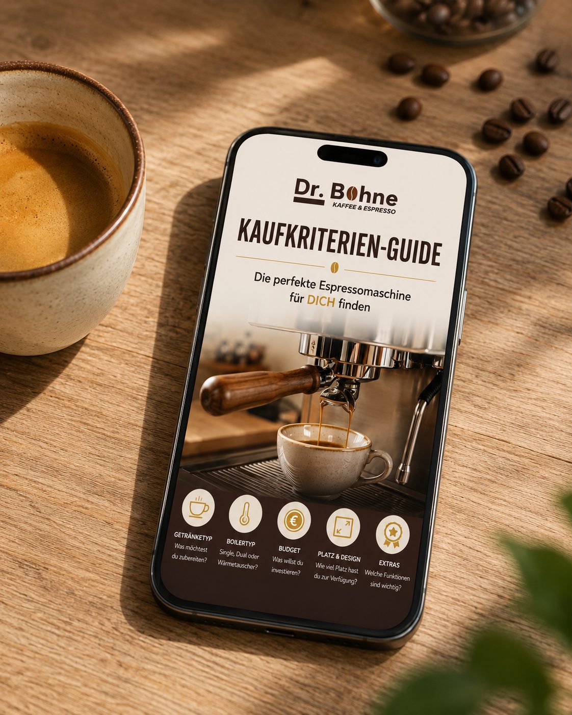 Espresso-Ecke mit Siebträgermaschine und Mühle in warmem Licht